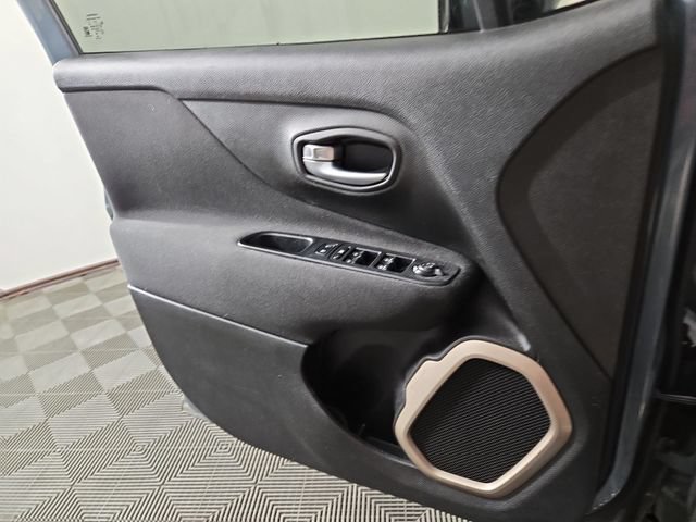 Used 2017 Jeep Renegade Latitude w/ Cold Weather Group AWD/4WD image 29