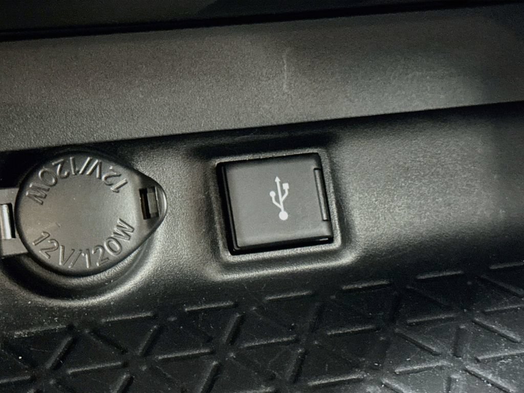 Used 2021 Toyota RAV4 LE AWD/4WD image 16