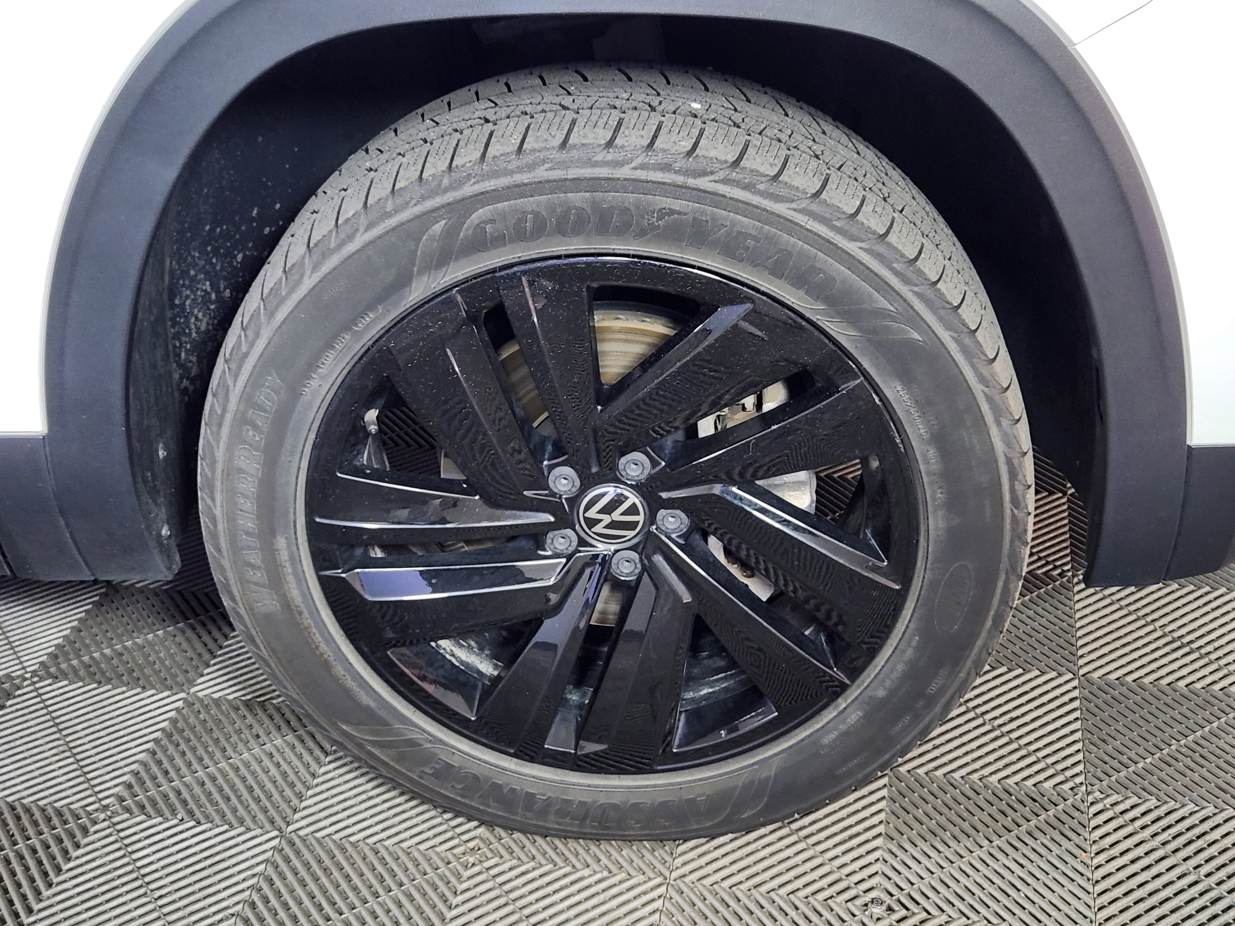 Used 2021 Volkswagen Atlas Cross Sport SE image 9