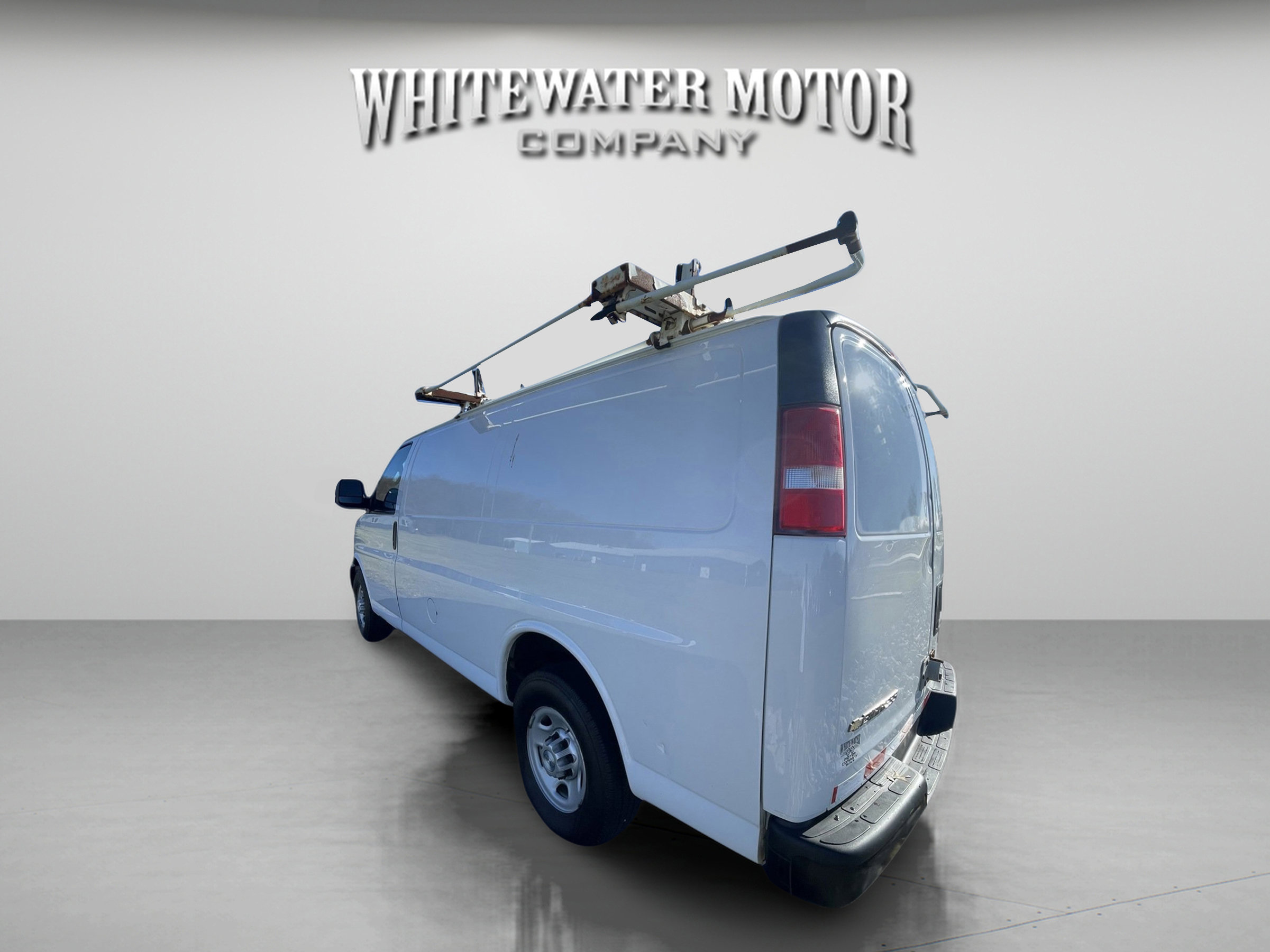 Used 2017 Chevrolet Express 2500 image 3