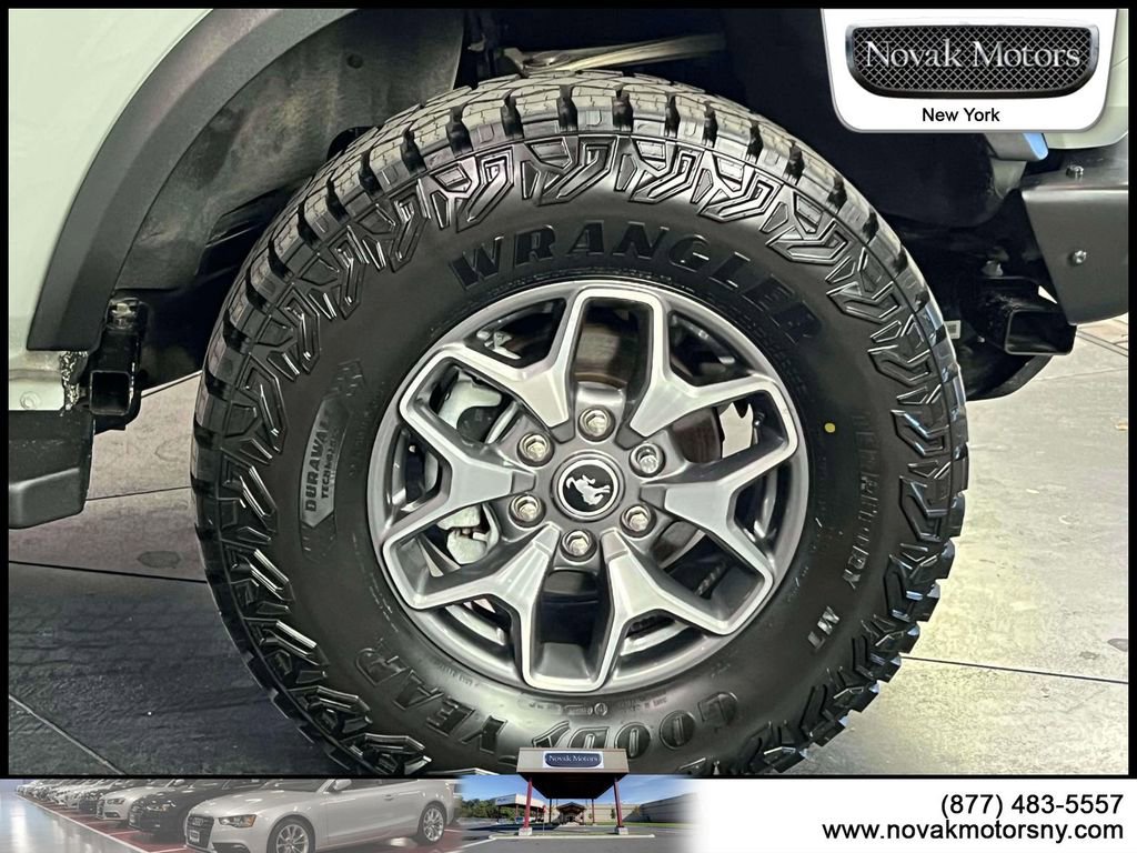 Used 2022 Ford Bronco Badlands image 9