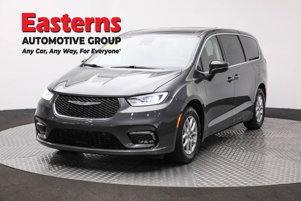 Used 2023 Chrysler Pacifica Touring-L