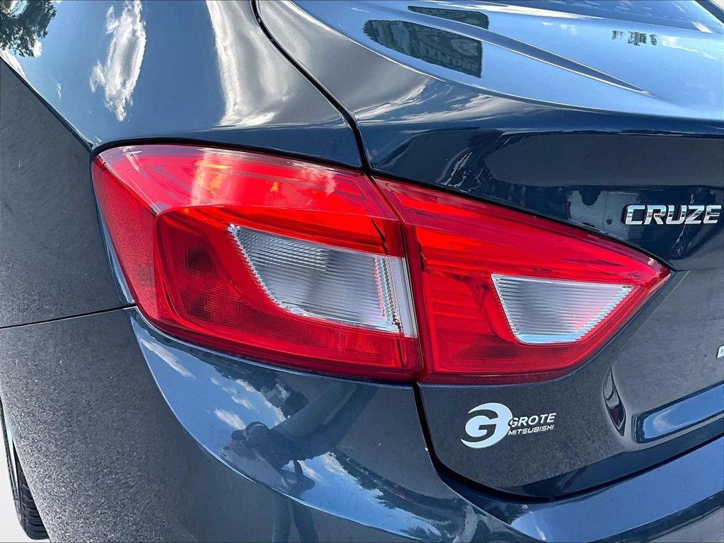 Used 2017 Chevrolet Cruze Premier FWD image 30
