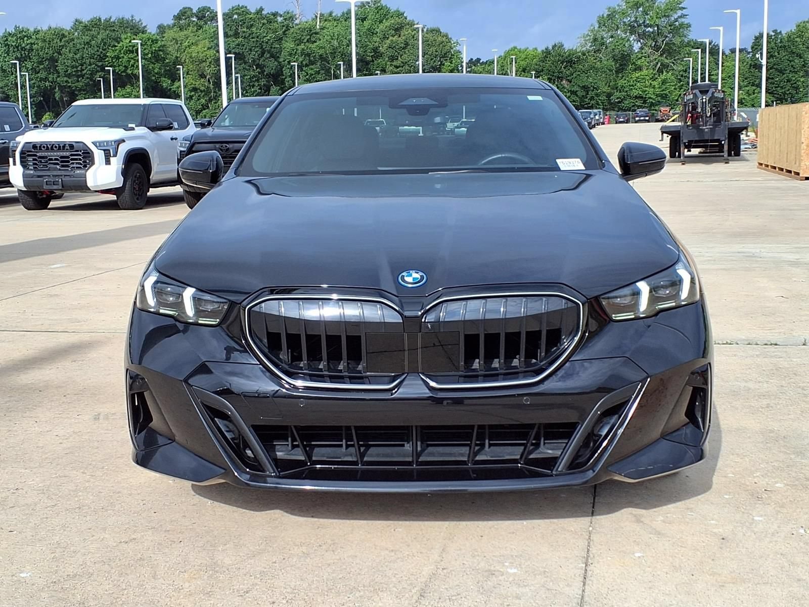 Used 2026 BMW 550e xDrive w/ Executive Package AWD/4WD image 4