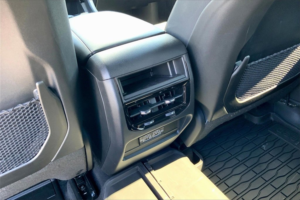 Used 2025 Jeep Grand Cherokee Laredo X image 37