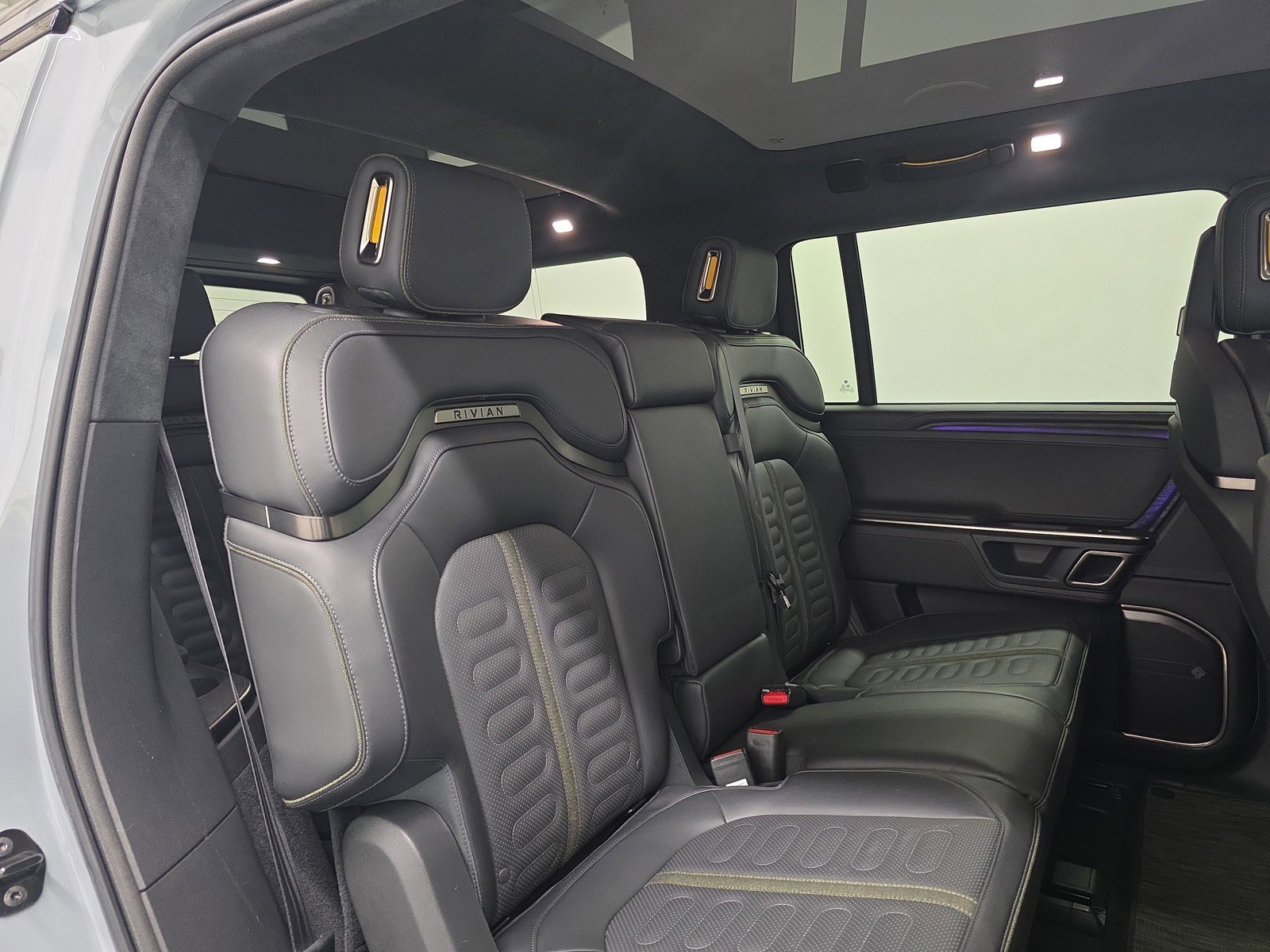 Used 2024 Rivian R1S Adventure AWD/4WD image 23