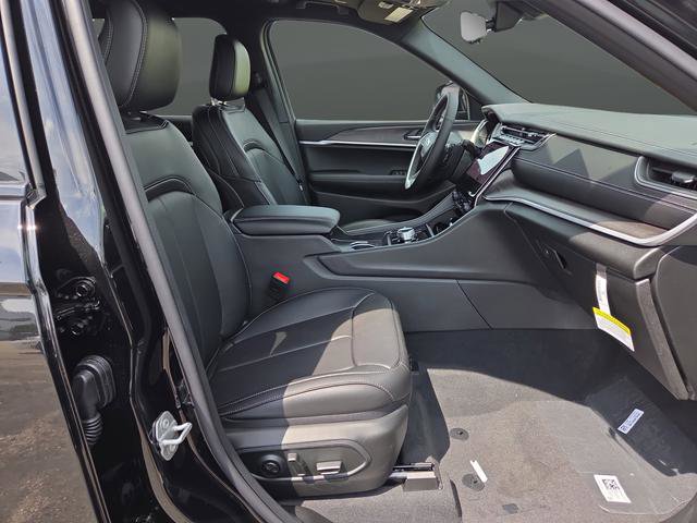 New 2025 Jeep Grand Cherokee L Limited w/ Luxury Tech Group II image 36