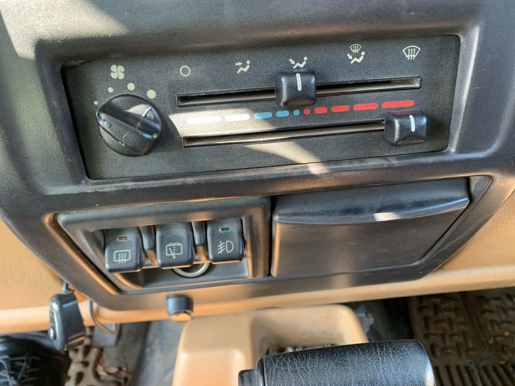 Used 1997 Jeep Wrangler Sahara AWD/4WD image 23