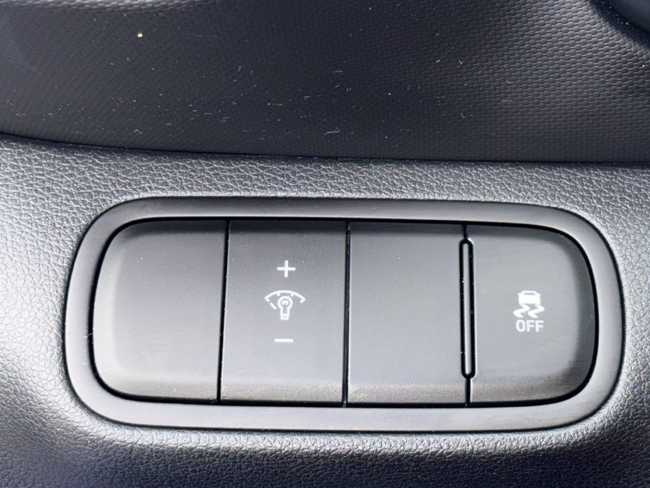 Used 2025 Hyundai Venue Limited FWD image 14