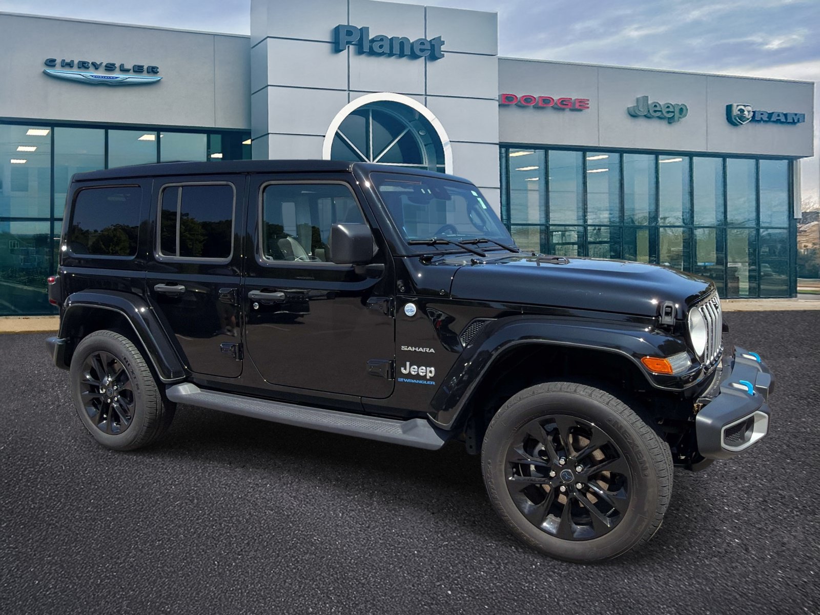 Used 2024 Jeep Wrangler Unlimited Sahara w/ Technology Group