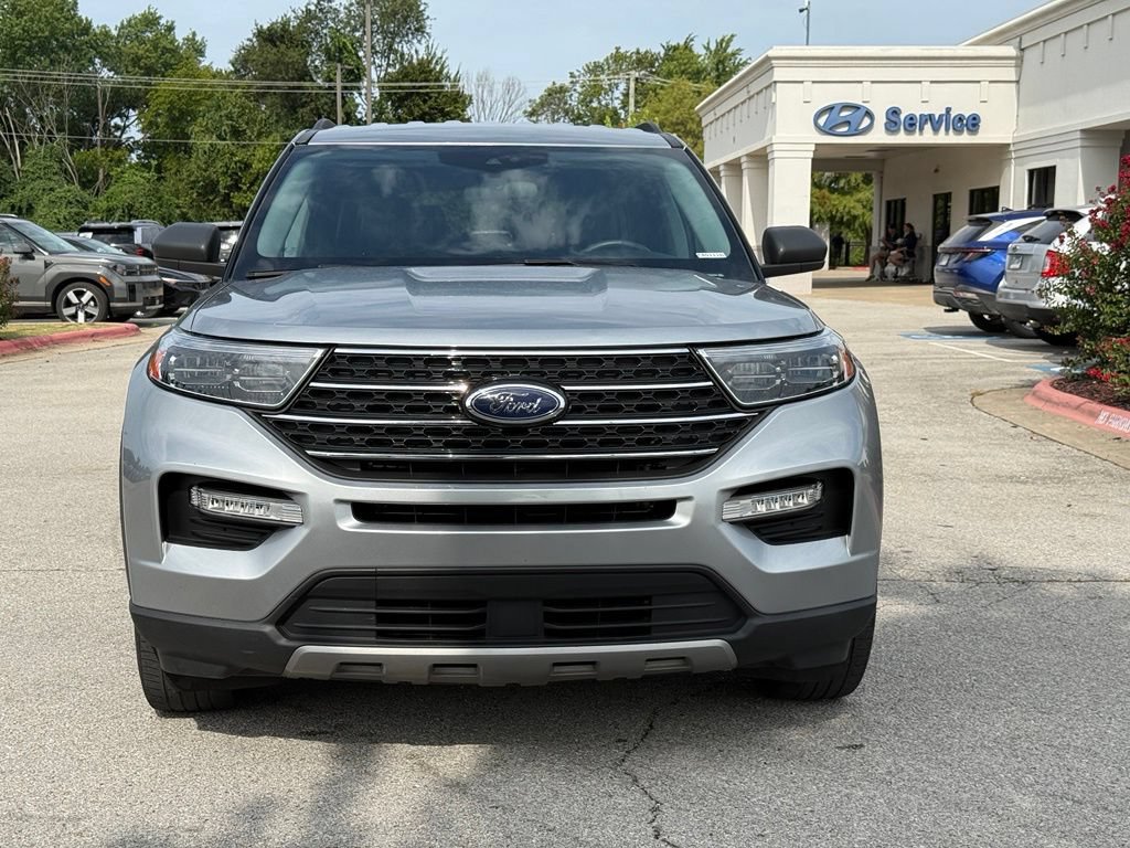 Used 2024 Ford Explorer XLT w/ Equipment Group 202A AWD/4WD image 2