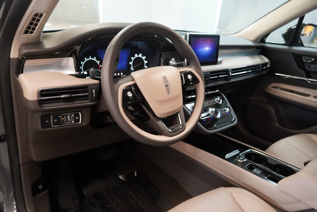 Used 2022 Lincoln Corsair AWD w/ Equipment Group 101A image 5