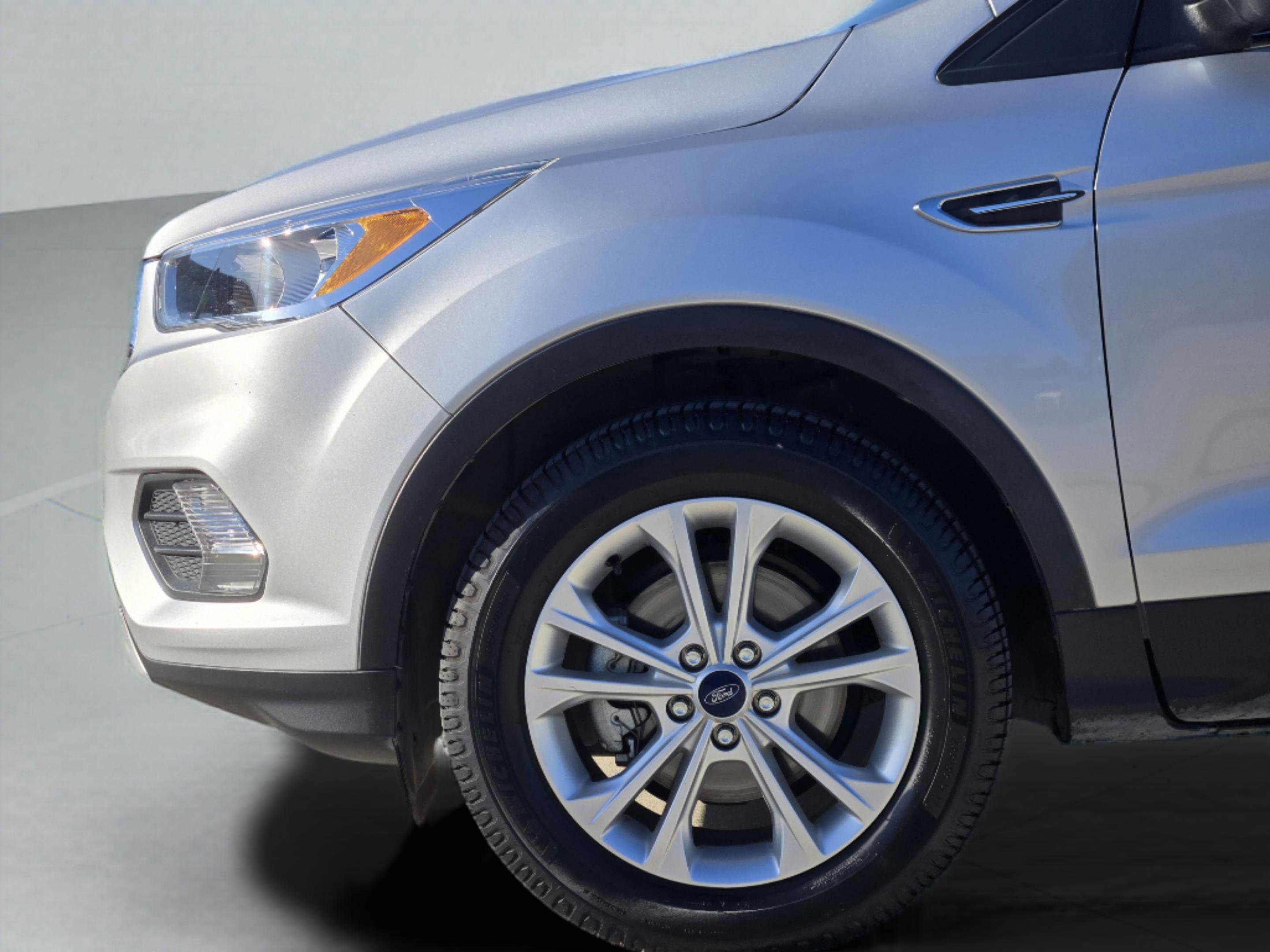 Used 2019 Ford Escape SE FWD image 28