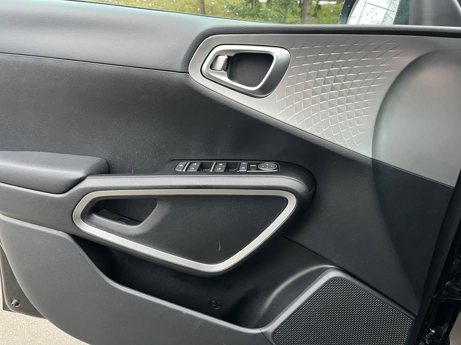 Used 2025 Kia Soul LX w/ LX Technology Package image 18