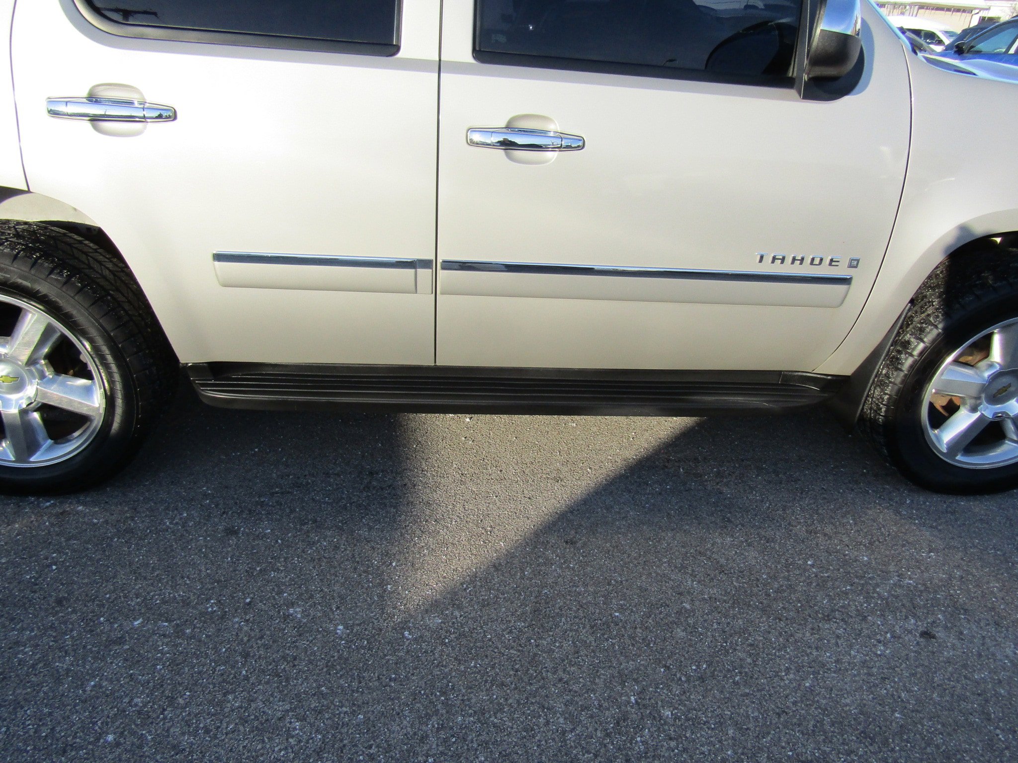 Used 2009 Chevrolet Tahoe LTZ AWD/4WD image 13