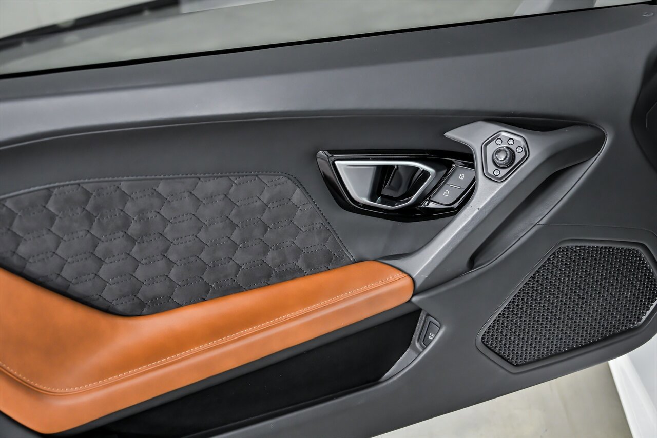Used 2020 Lamborghini Huracan EVO AWD/4WD image 21