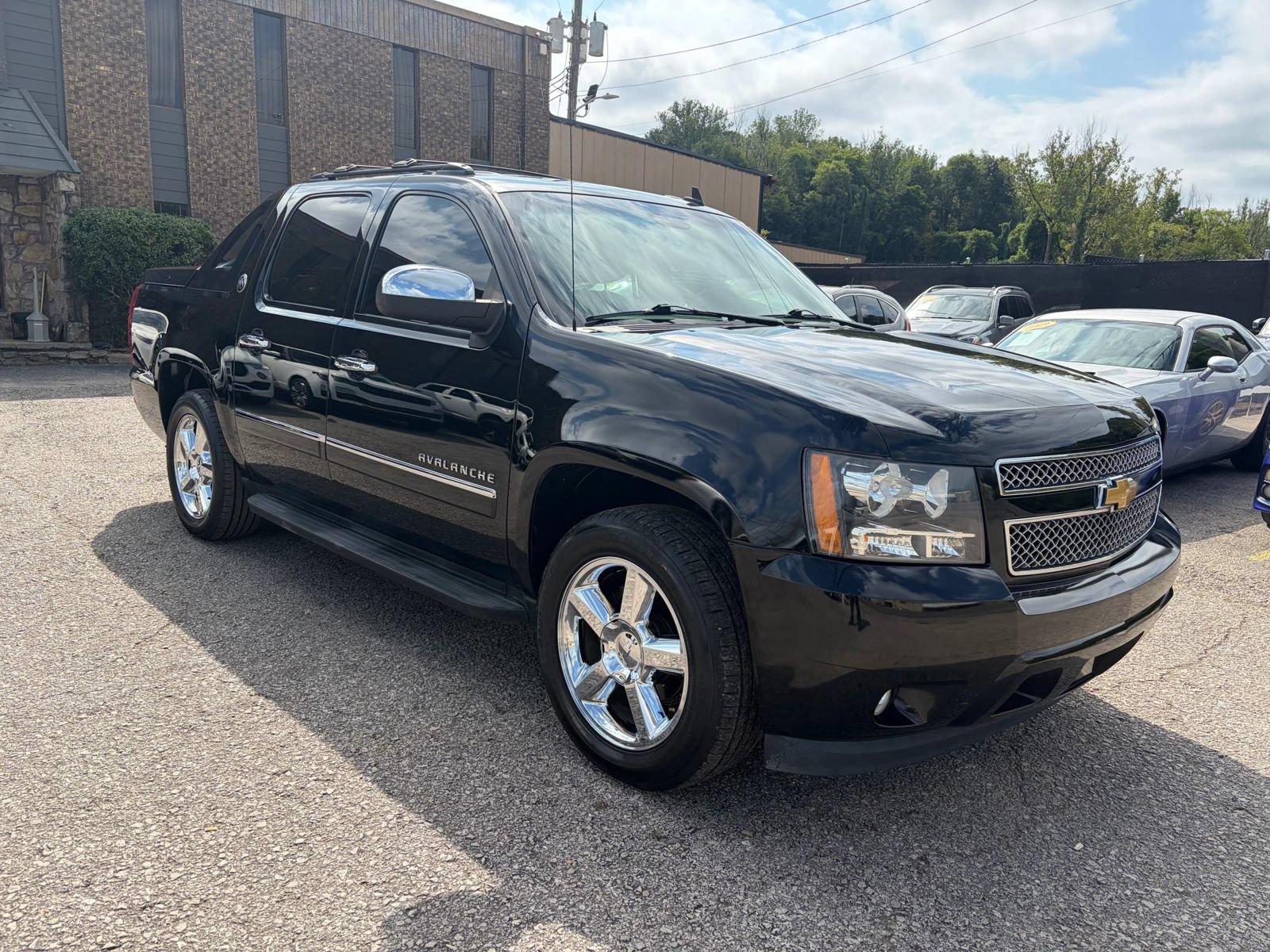 Used 2013 Chevrolet Avalanche LTZ RWD image 3