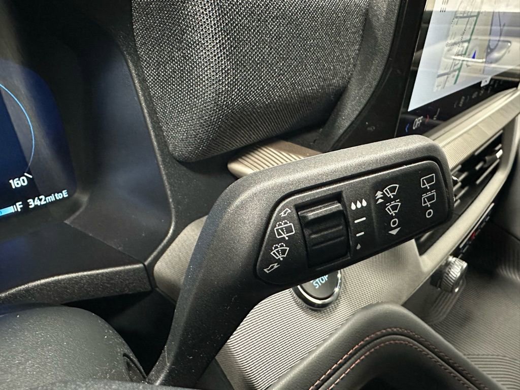 Used 2025 Ford Explorer Active AWD/4WD image 22