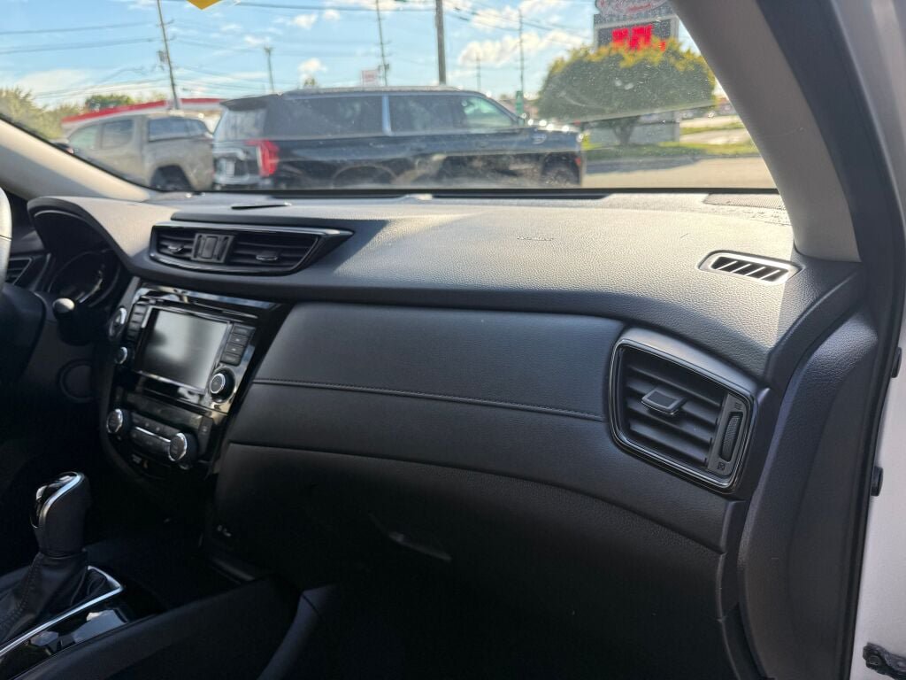 Used 2020 Nissan Rogue SV AWD/4WD image 29