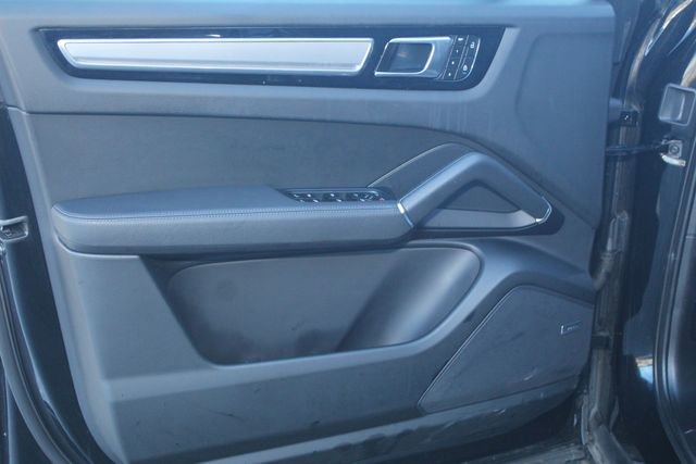 Certified 2023 Porsche Cayenne Platinum Edition image 23