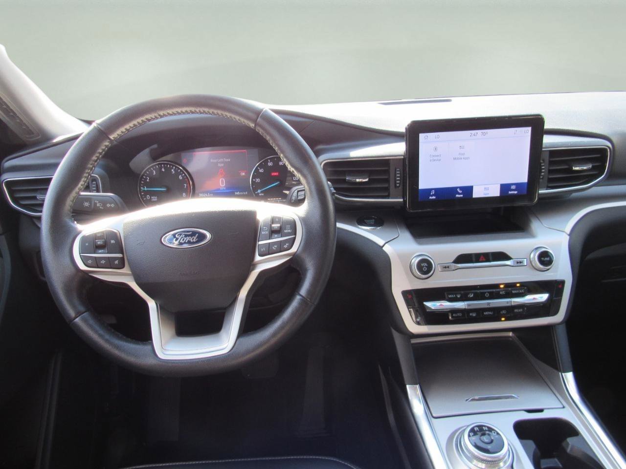 Used 2022 Ford Explorer XLT w/ Equipment Group 202A image 5