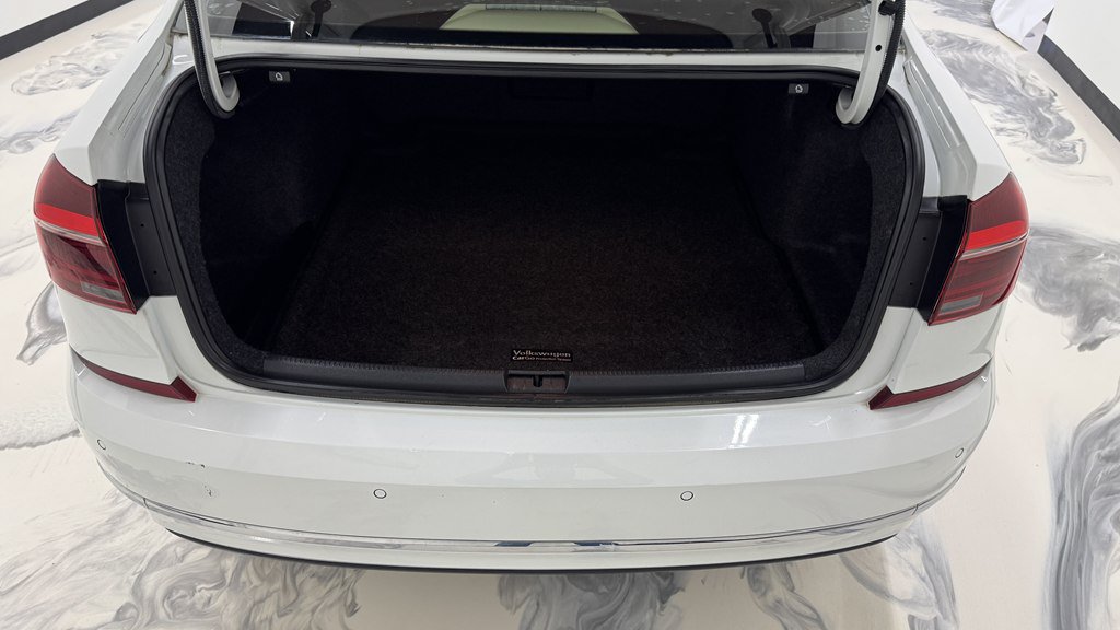 Used 2017 Volkswagen Passat 1.8T SEL Premium FWD image 11
