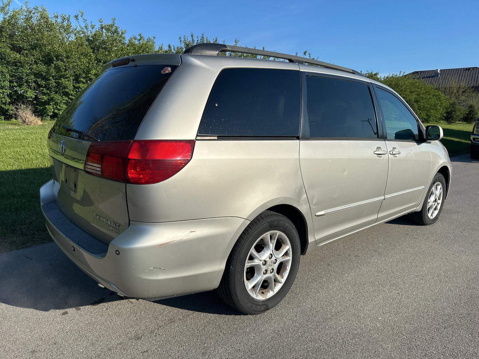 Used 2005 Toyota Sienna XLE Limited image 3
