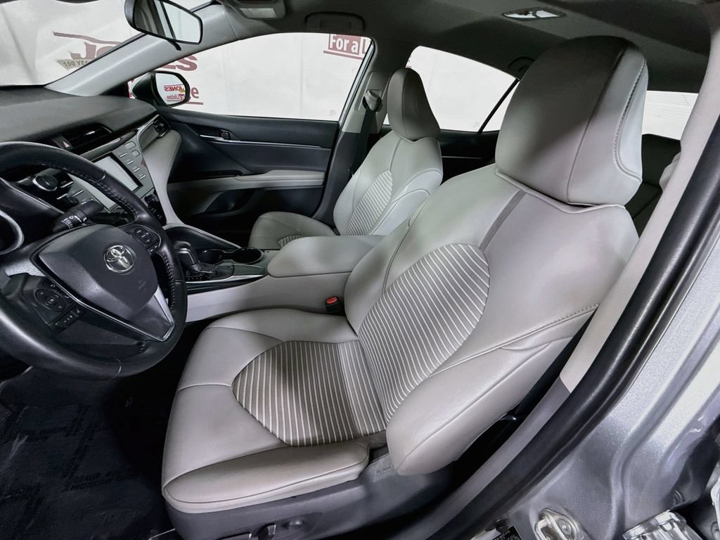 Used 2020 Toyota Camry SE FWD image 24