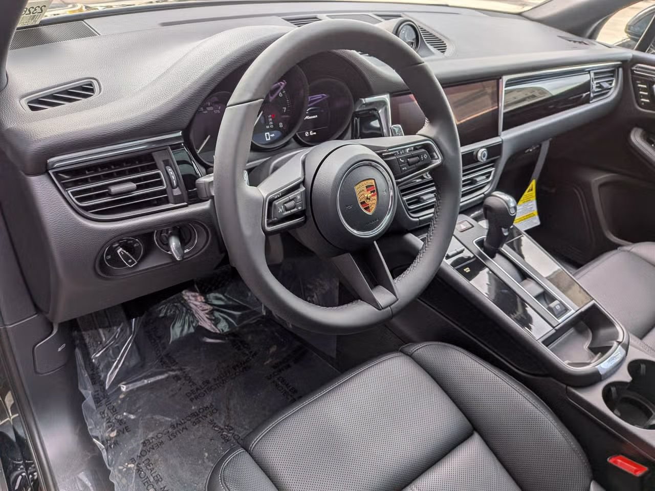 Certified 2026 Porsche Macan AWD/4WD image 4