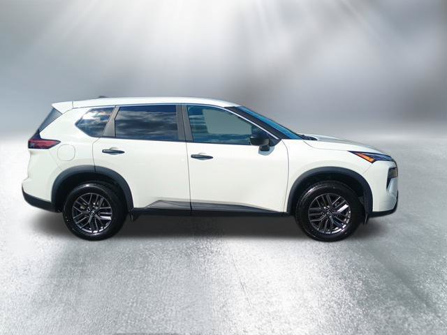 Used 2024 Nissan Rogue S AWD/4WD image 7
