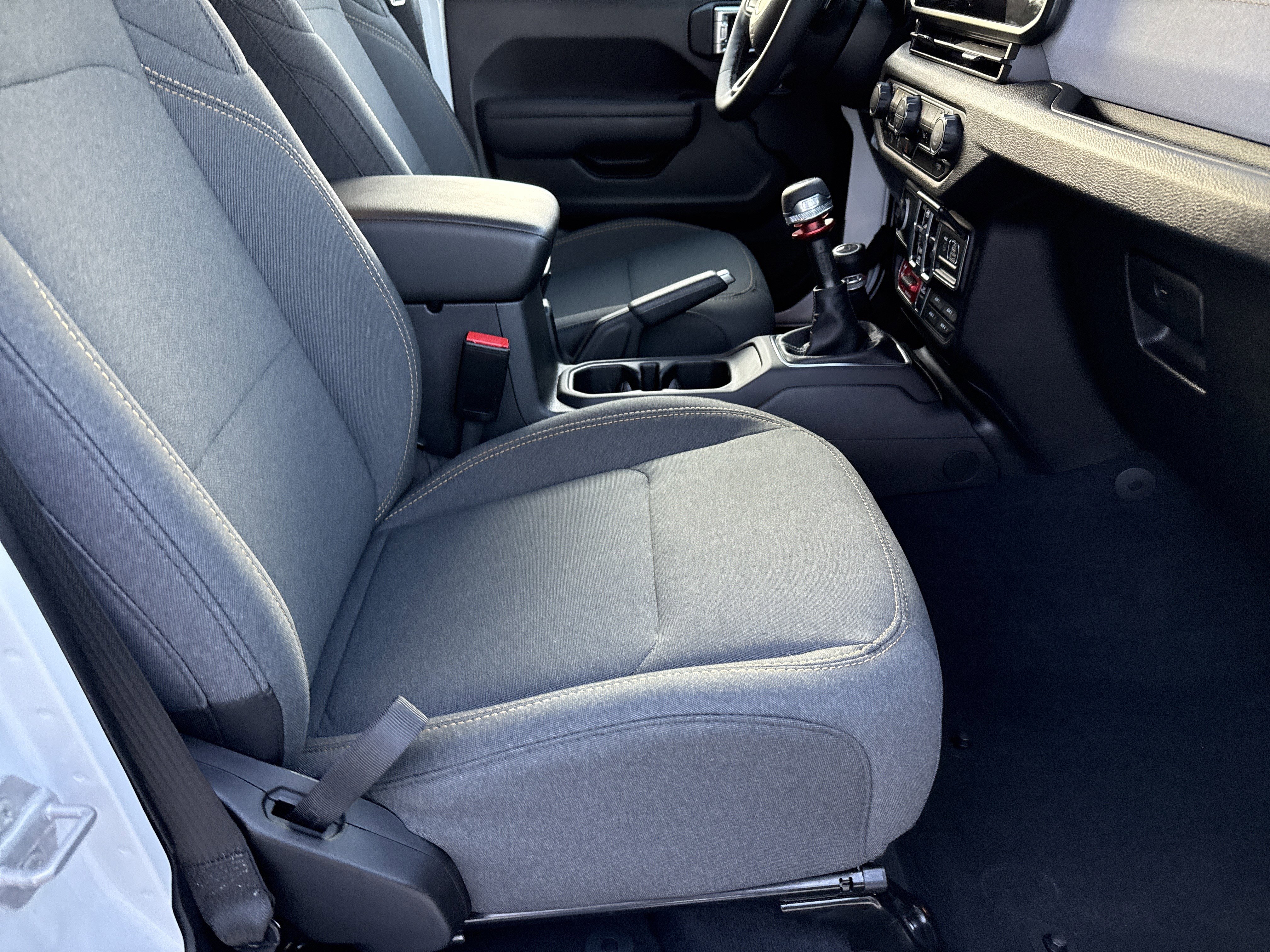 Used 2025 Jeep Wrangler Willys image 15