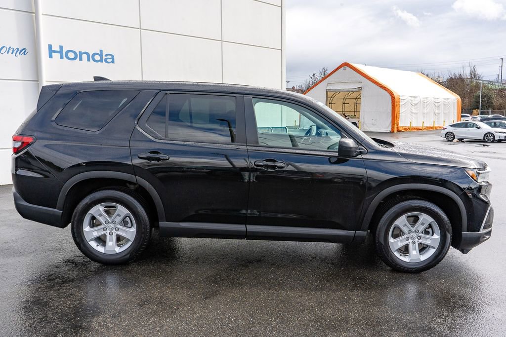Certified 2023 Honda Pilot LX image 16