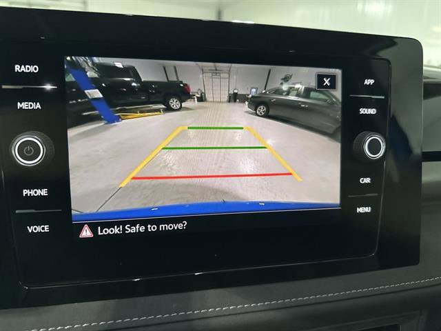 Certified 2025 Volkswagen Taos SE image 25