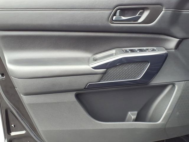 Used 2025 Nissan Pathfinder SV AWD/4WD image 8