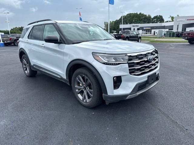 Certified 2025 Ford Explorer Active w/ Active Comfort Package AWD/4WD image 2