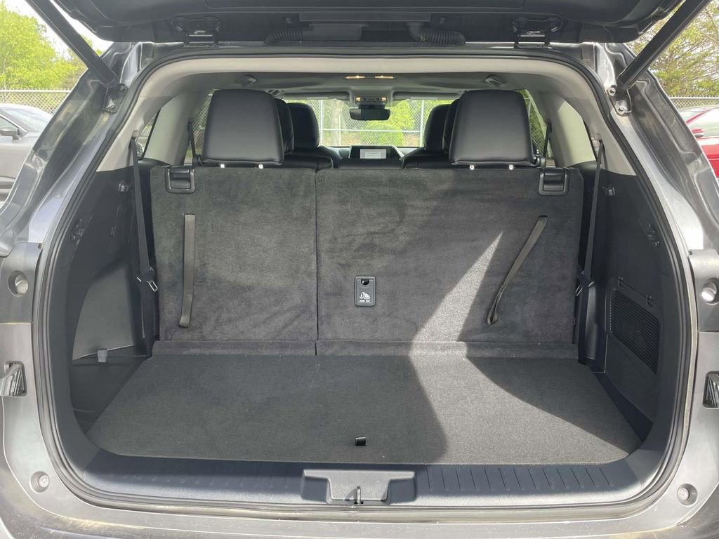 Used 2023 Toyota Highlander XLE image 11