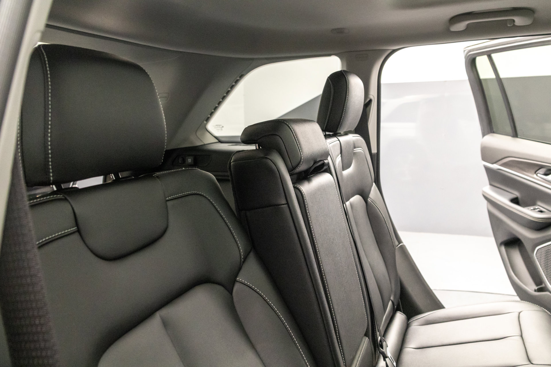 Used 2023 Jeep Grand Cherokee 4WD 4xe image 35