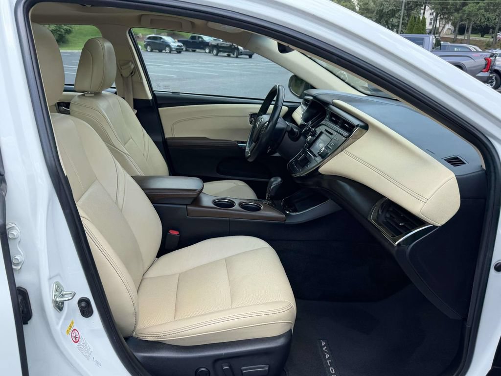 Used 2017 Toyota Avalon Limited w/ Carpet Mat Package FWD image 12