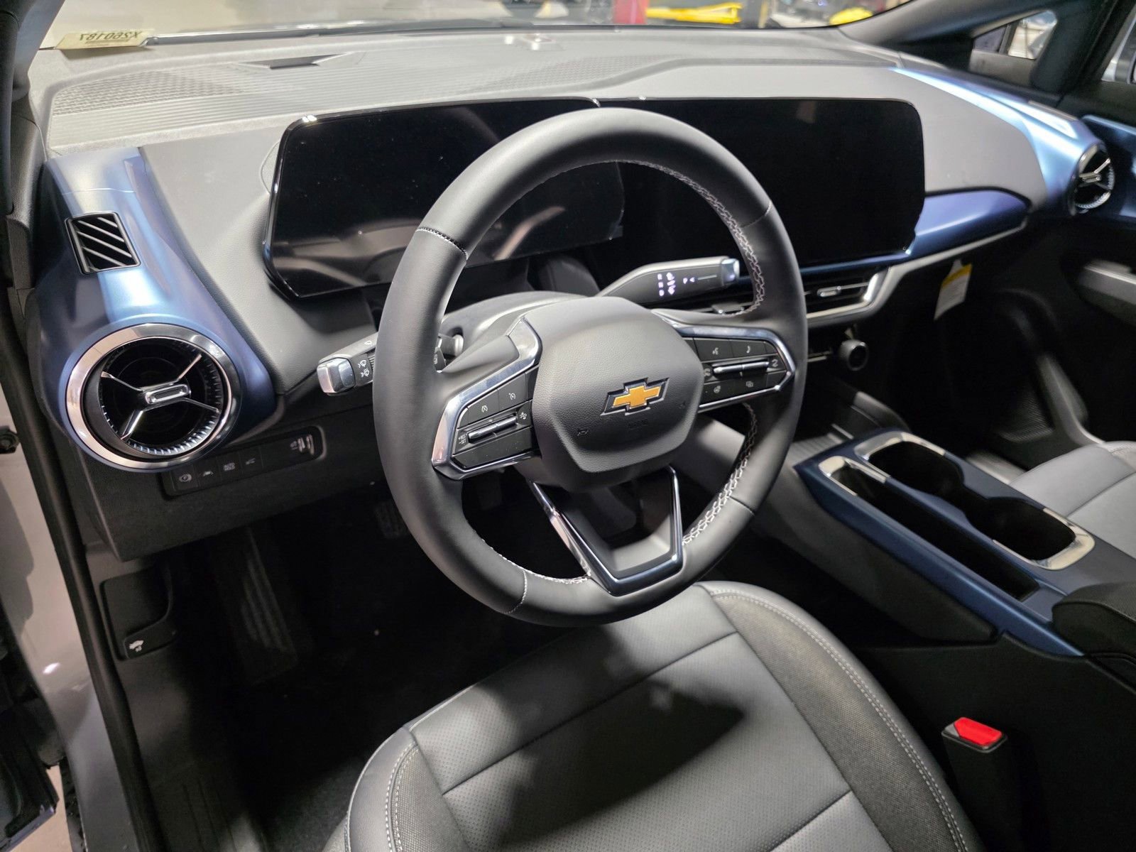 New 2026 Chevrolet Equinox EV LT image 24