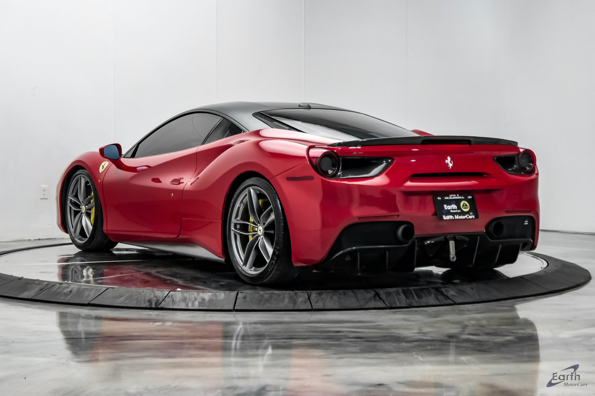 Used 2017 Ferrari 488 GTB RWD image 12