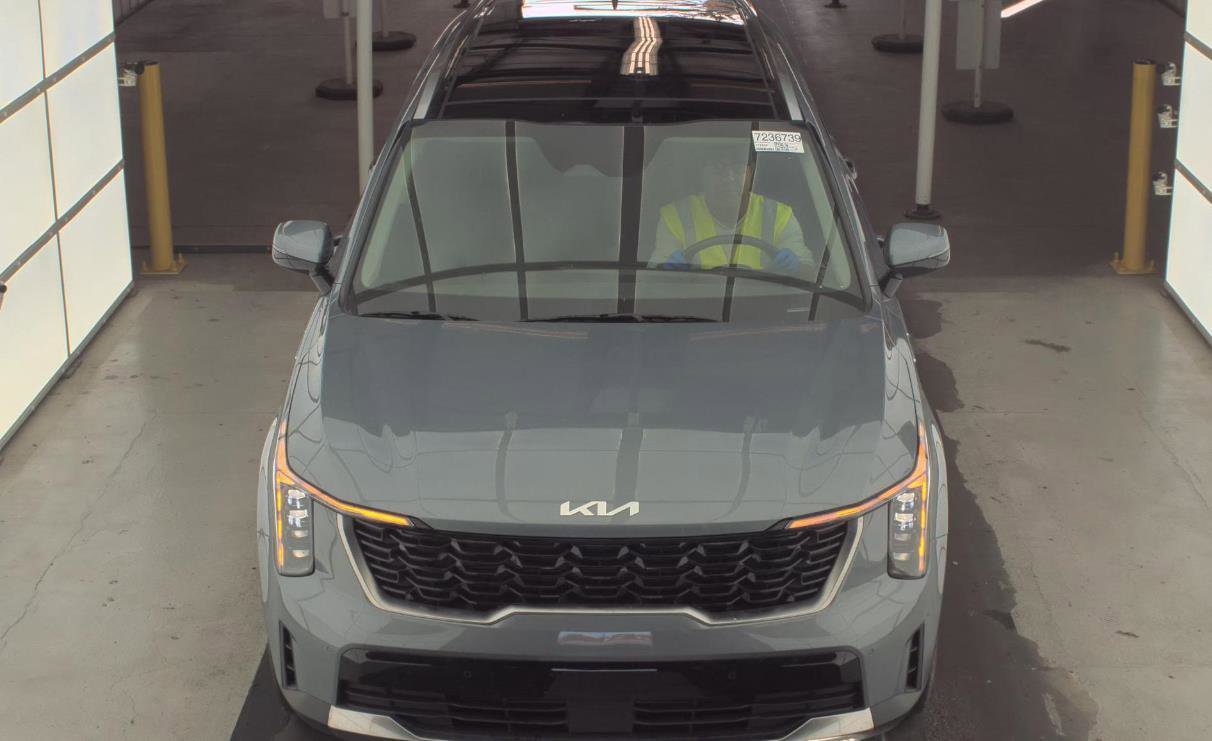 Used 2025 Kia Sorento S w/ Panoramic Sunroof Package image 8
