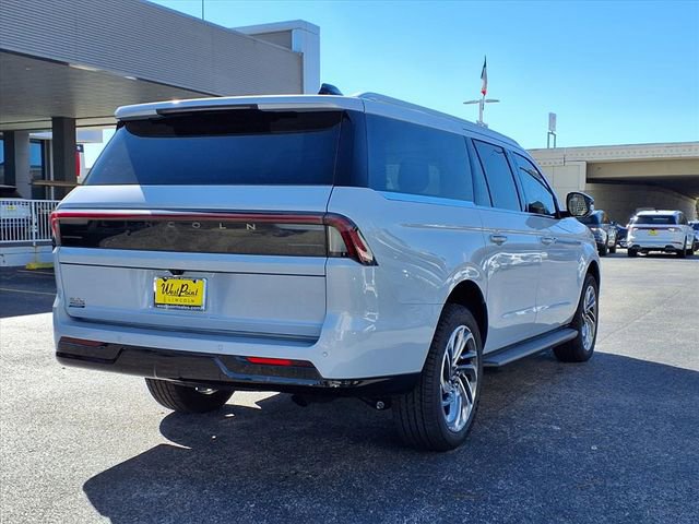 New 2026 Lincoln Navigator L Premier image 2