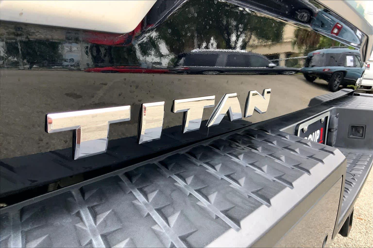 Used 2023 Nissan Titan Platinum Reserve w/ Moonroof Package AWD/4WD image 31