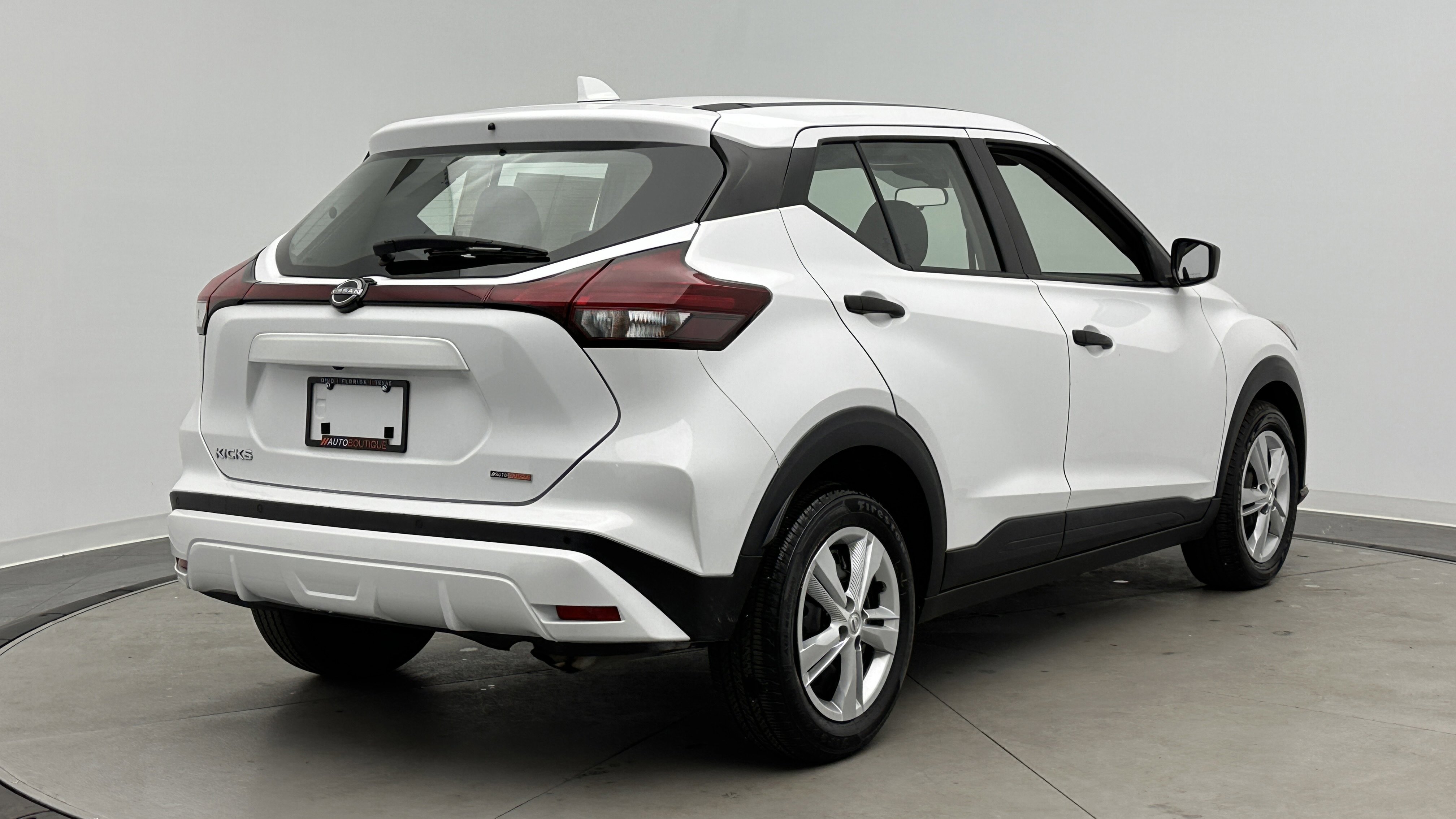 Used 2022 Nissan Kicks S FWD image 7