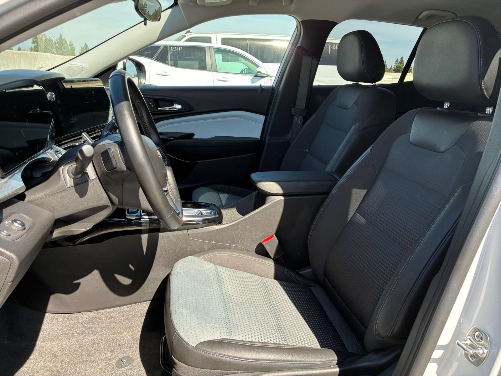 Used 2025 Chevrolet Trax LT w/ LT Convenience Package FWD image 21