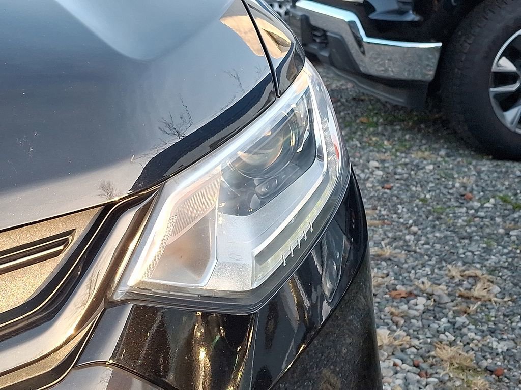 Used 2021 Chevrolet Traverse RS w/ LPO, Floor Liner Package image 37