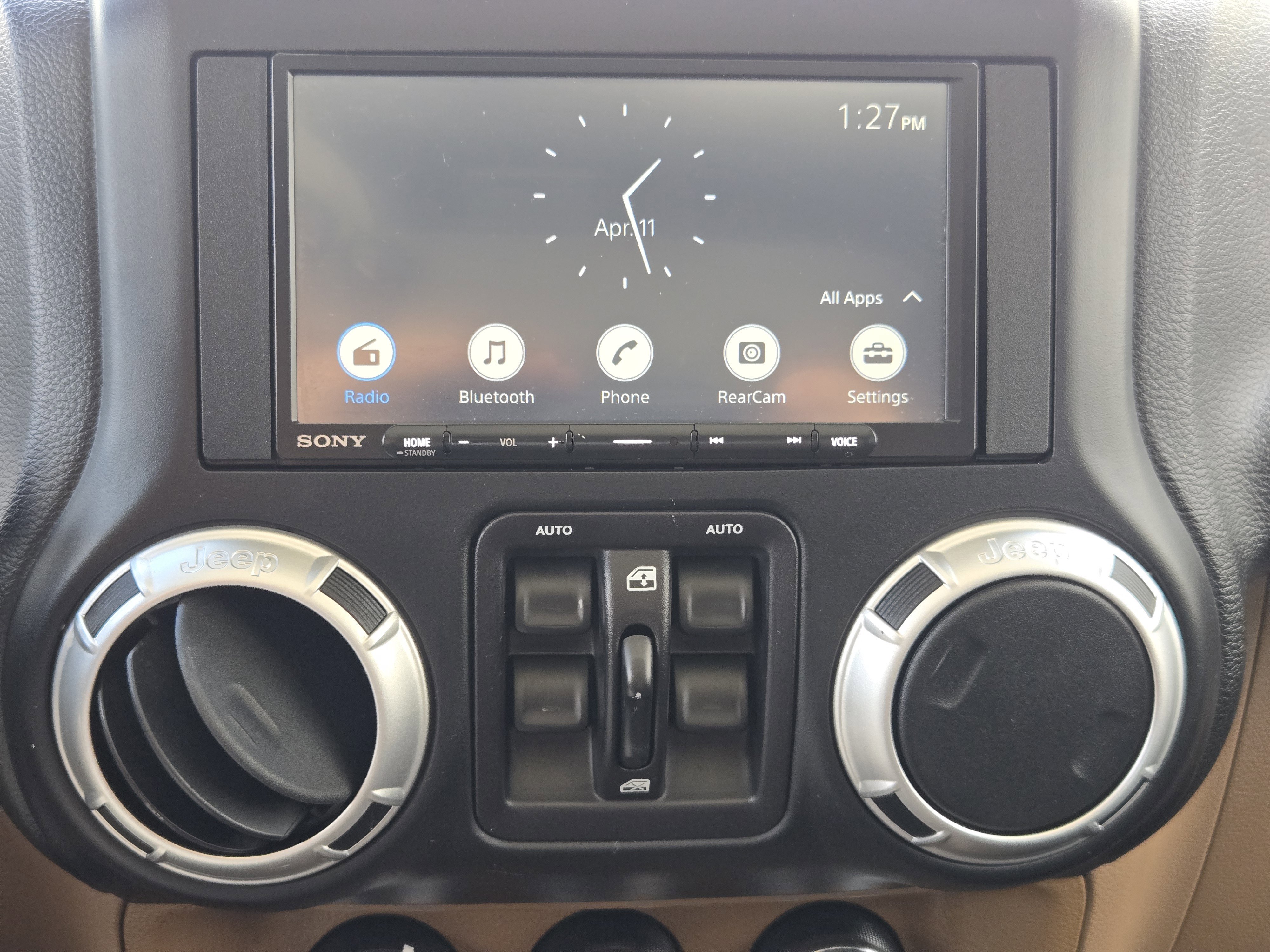 Used 2015 Jeep Wrangler Unlimited Sahara w/ Connectivity Group AWD/4WD image 18