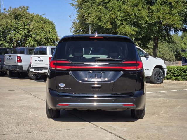 Certified 2024 Chrysler Pacifica Touring-L FWD image 6