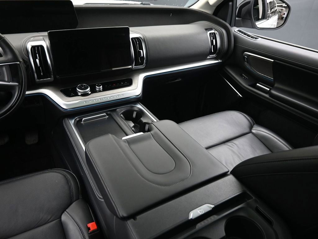 Used 2025 Ford Expedition Max Platinum AWD/4WD image 15