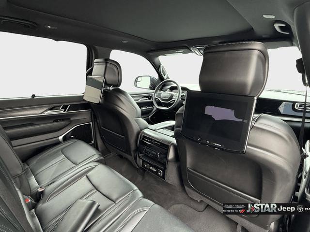 Used 2024 Jeep Wagoneer Series III w/ Premium Group I AWD/4WD image 17
